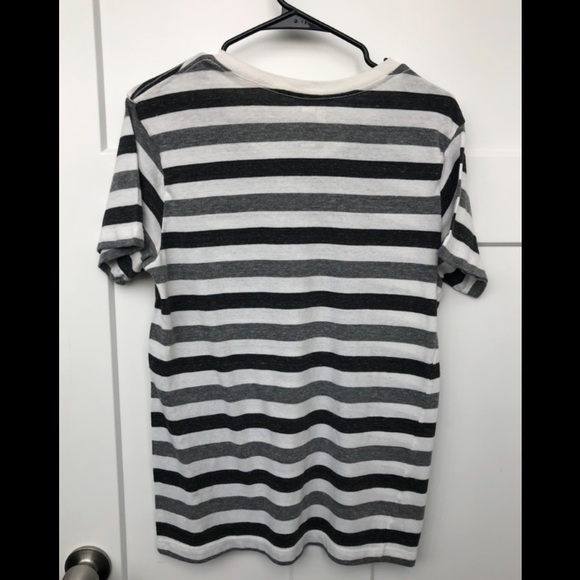 On The Byas T-shirt Striped in Grey Scale - Picture 2 of 4